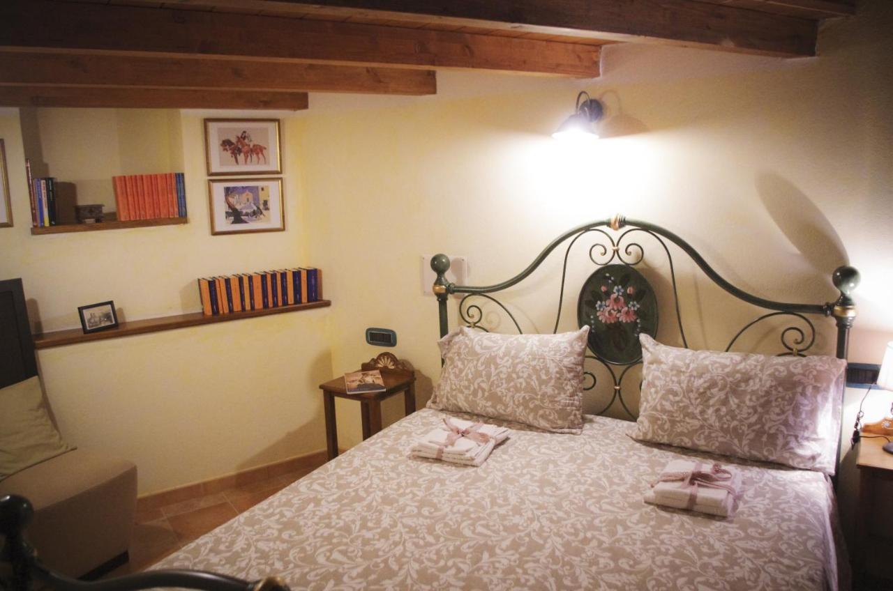 Casa De Ajala - B&B De Charme In Antica Dimora Totalmente Ristrutturata E Dotata Di Tutti I Confort Bagni Privati Spazio Living Patio Esterno Ambienti Climatizzati Degustazioni Prodotti Locali Laconi Exterior photo