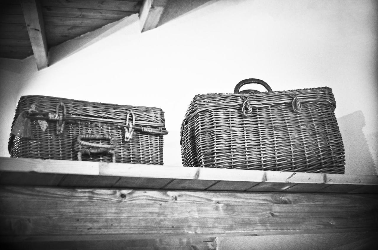 Casa De Ajala - B&B De Charme In Antica Dimora Totalmente Ristrutturata E Dotata Di Tutti I Confort Bagni Privati Spazio Living Patio Esterno Ambienti Climatizzati Degustazioni Prodotti Locali Laconi Exterior photo