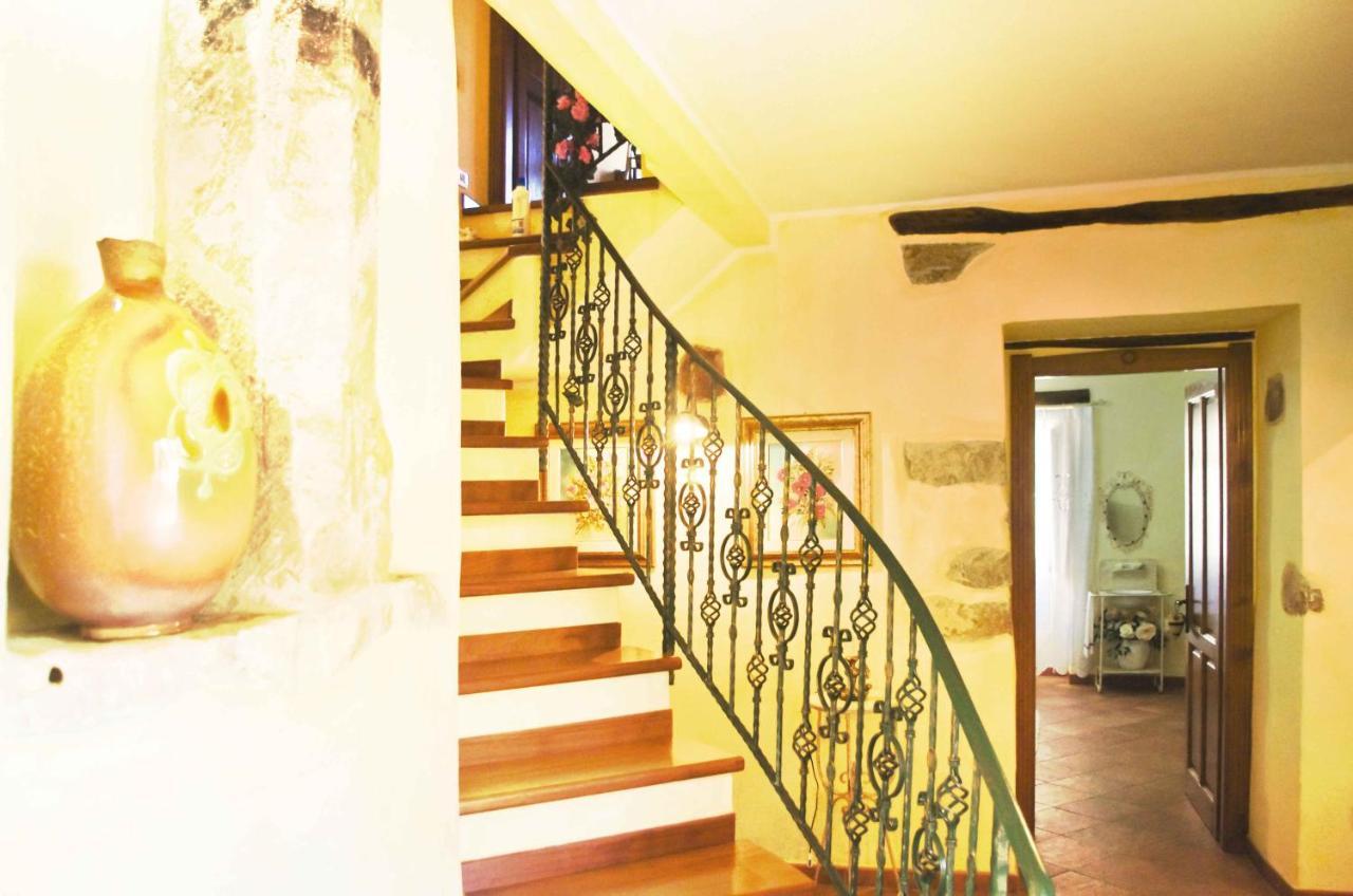 Casa De Ajala - B&B De Charme In Antica Dimora Totalmente Ristrutturata E Dotata Di Tutti I Confort Bagni Privati Spazio Living Patio Esterno Ambienti Climatizzati Degustazioni Prodotti Locali Laconi Exterior photo